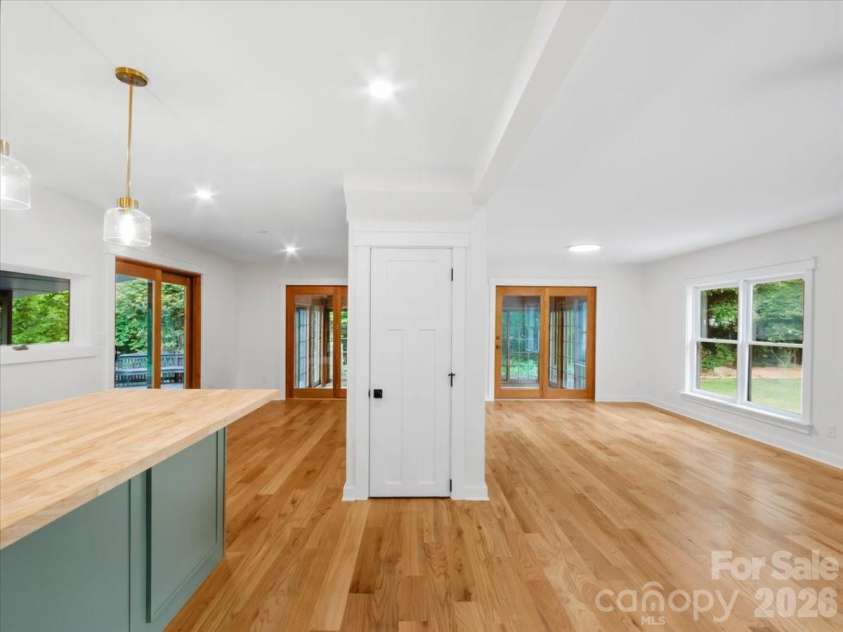 455 Rocky Springs Heights, Burnsville, NC 28714.  MLS# CAR4389023, YatesRealty ID 30625. 