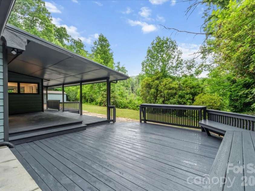 455 Rocky Springs Heights, Burnsville, NC 28714.  MLS# CAR4389023, YatesRealty ID 30625. 