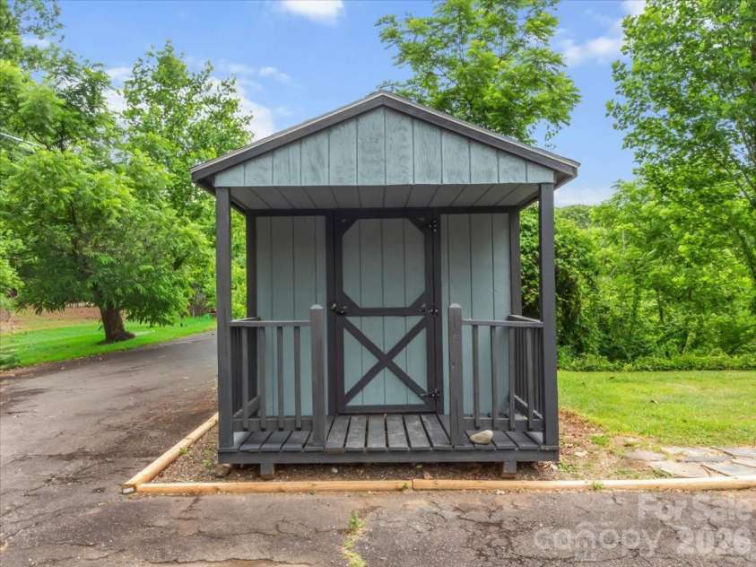 455 Rocky Springs Heights, Burnsville, NC 28714.  MLS# CAR4389023, YatesRealty ID 30625. 