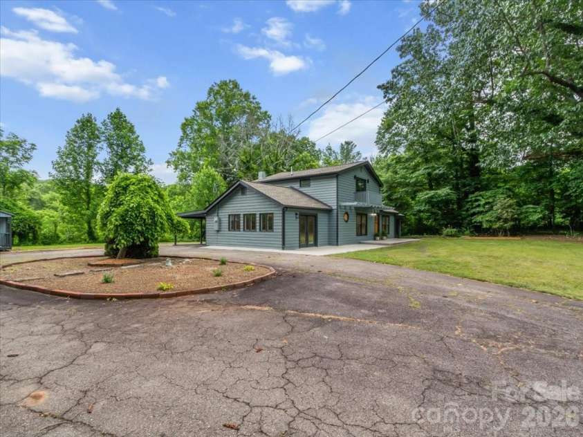 455 Rocky Springs Heights, Burnsville, NC 28714.  MLS# CAR4389023, YatesRealty ID 30625. 
