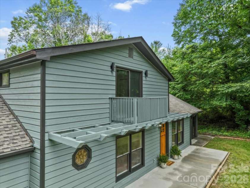 455 Rocky Springs Heights, Burnsville, NC 28714.  MLS# CAR4389023, YatesRealty ID 30625. 