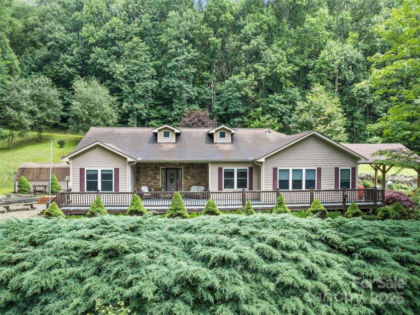 261 Serenity Drive, Waynesville, NC 28785.  MLS# CAR4285567, YatesRealty ID 30626. 