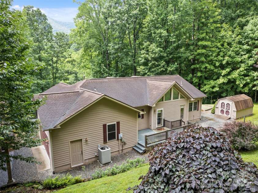 261 Serenity Drive, Waynesville, NC 28785.  MLS# CAR4285567, YatesRealty ID 30626. 