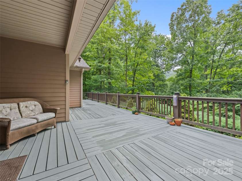 261 Serenity Drive, Waynesville, NC 28785.  MLS# CAR4285567, YatesRealty ID 30626. 
