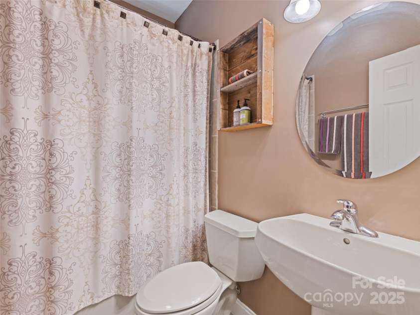 261 Serenity Drive, Waynesville, NC 28785.  MLS# CAR4285567, YatesRealty ID 30626. 