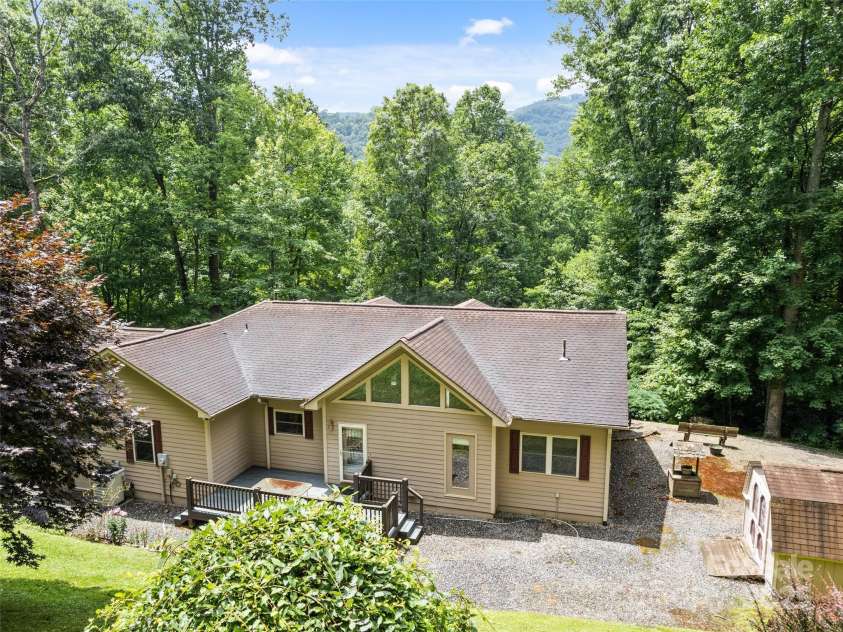 261 Serenity Drive, Waynesville, NC 28785.  MLS# CAR4285567, YatesRealty ID 30626. 