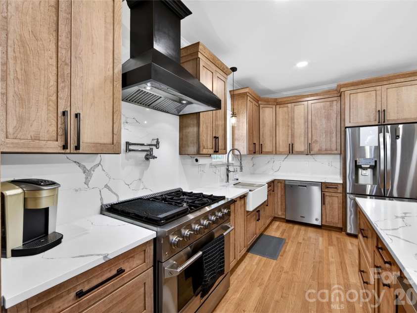 8628 Brookgreen Drive, Mint Hill, NC 28227.  MLS# CAR4380326, YatesRealty ID 30627. Kitchen