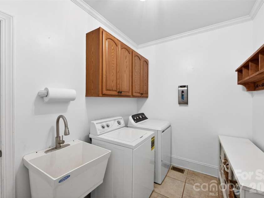 8628 Brookgreen Drive, Mint Hill, NC 28227.  MLS# CAR4380326, YatesRealty ID 30627. Laundry Room on main level