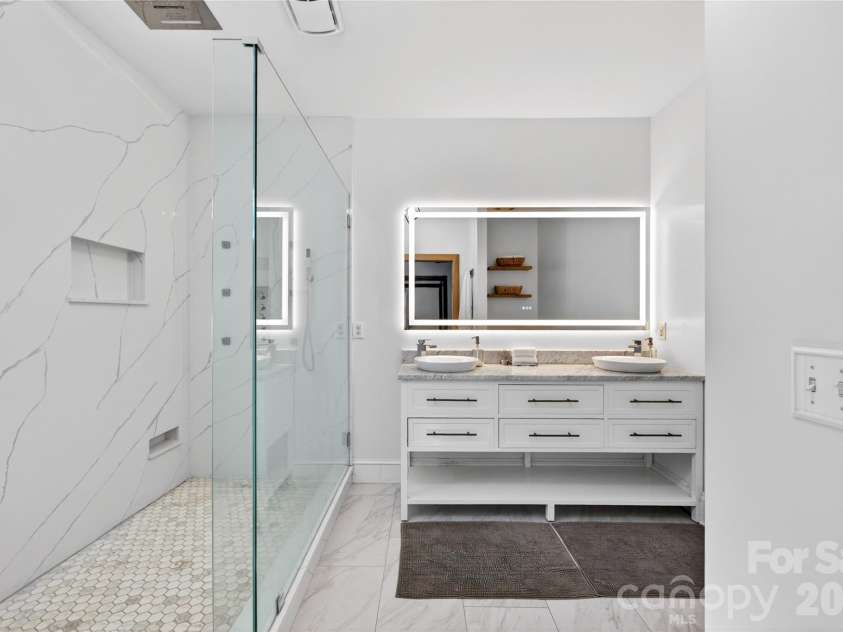 8628 Brookgreen Drive, Mint Hill, NC 28227.  MLS# CAR4380326, YatesRealty ID 30627. Primary Bathroom