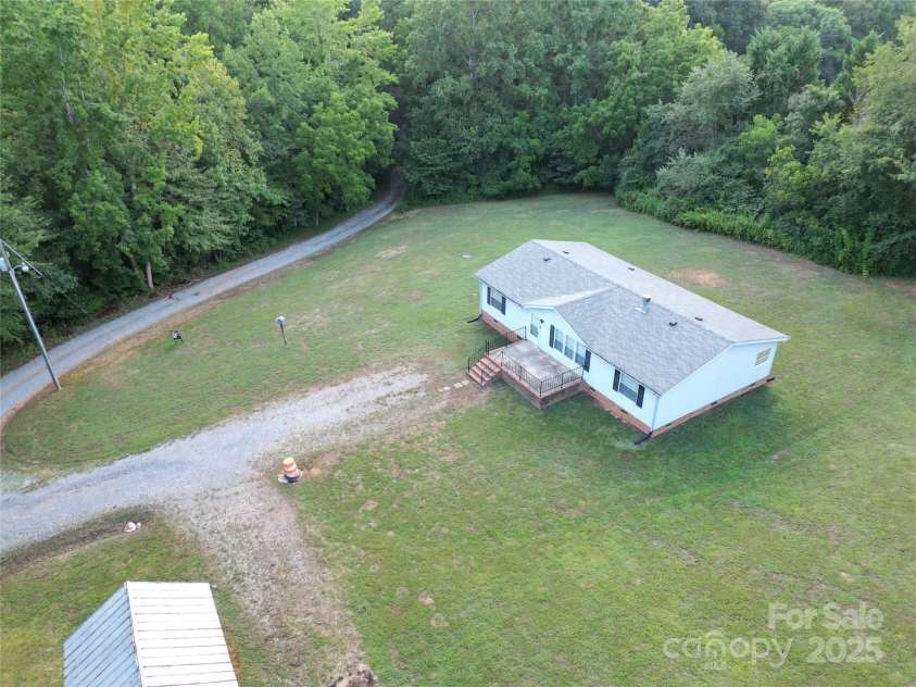 953 Bollinger Pond Drive, Clover, SC 29710.  MLS# CAR4285498, YatesRealty ID 30627. 