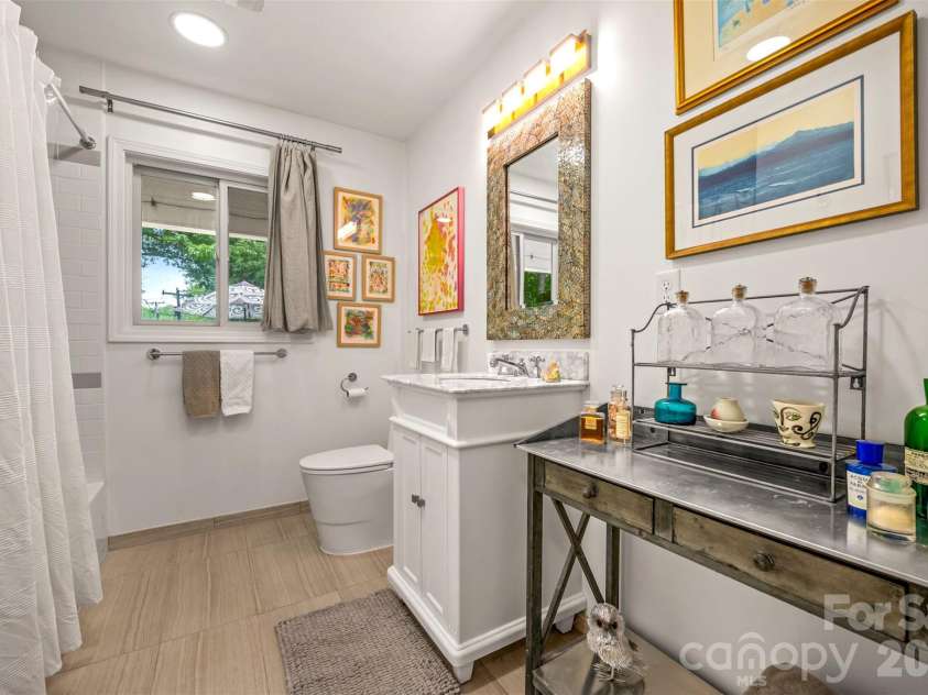 1620 Butter Street, Landrum, SC 29356.  MLS# CAR4392837, YatesRealty ID 30628. Bathroom