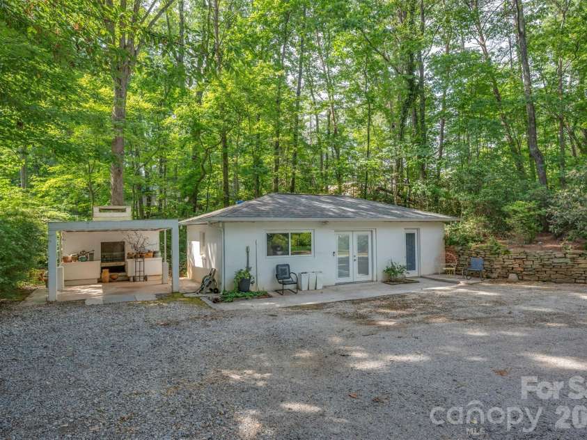 1620 Butter Street, Landrum, SC 29356.  MLS# CAR4392837, YatesRealty ID 30628. Studio/Work Shop