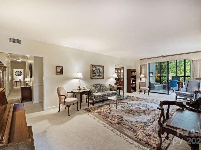 904 Cherokee Road, Charlotte, NC 28207.  MLS# CAR4284099, YatesRealty ID 30628. 