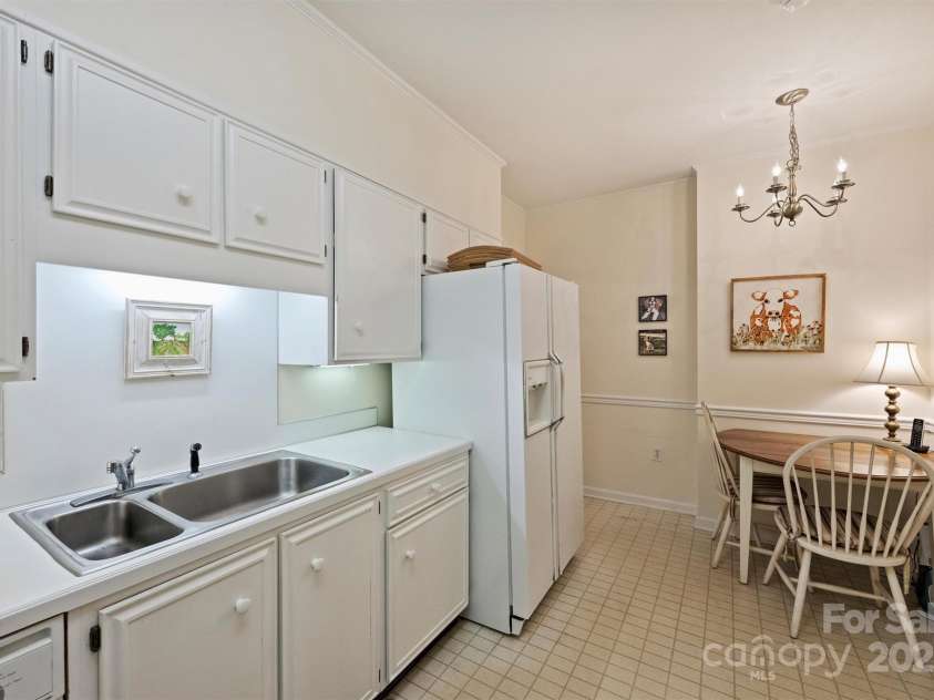 904 Cherokee Road, Charlotte, NC 28207.  MLS# CAR4284099, YatesRealty ID 30628. 
