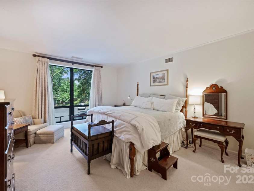904 Cherokee Road, Charlotte, NC 28207.  MLS# CAR4284099, YatesRealty ID 30628. 