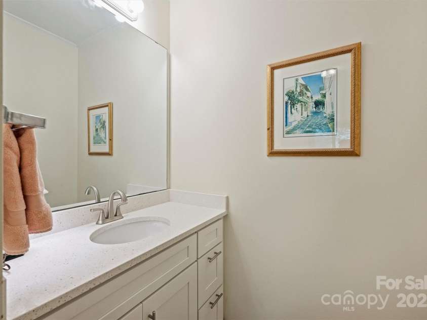 904 Cherokee Road, Charlotte, NC 28207.  MLS# CAR4284099, YatesRealty ID 30628. 