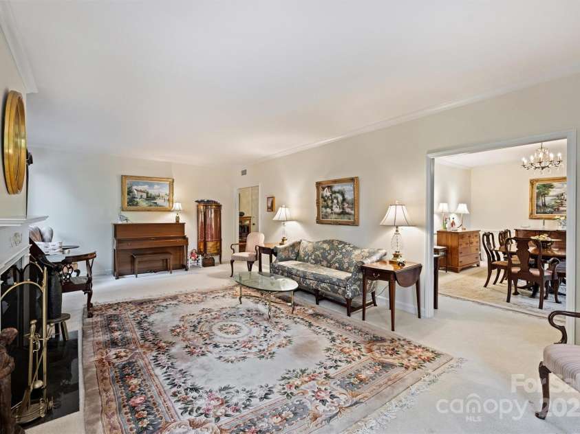 904 Cherokee Road, Charlotte, NC 28207.  MLS# CAR4284099, YatesRealty ID 30628. 