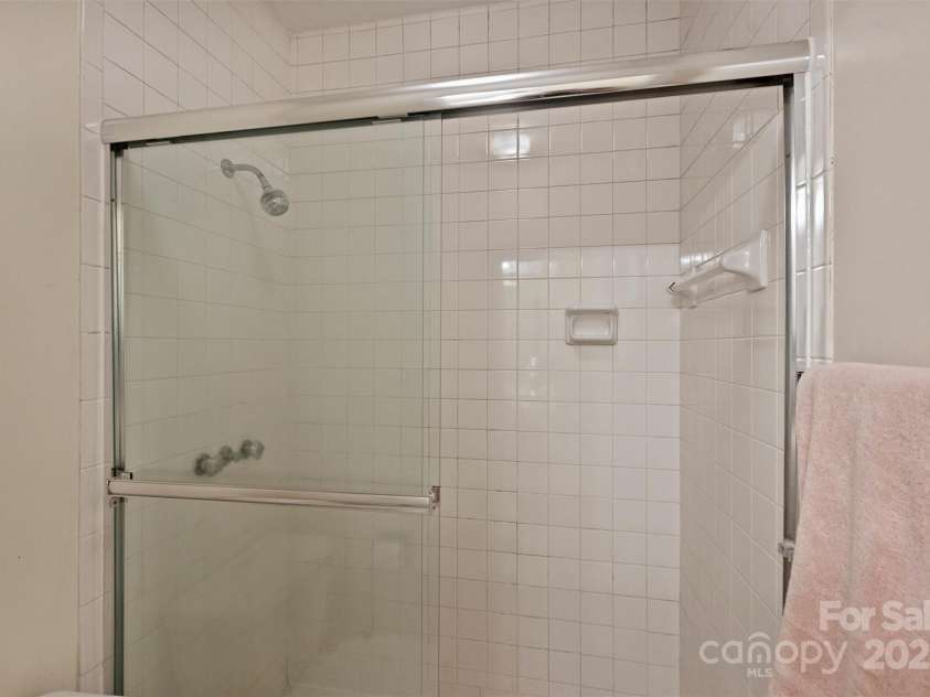 904 Cherokee Road, Charlotte, NC 28207.  MLS# CAR4284099, YatesRealty ID 30628. 