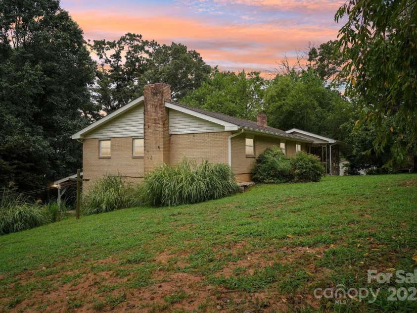 142 Byrd Lane, Hendersonville, NC 28792.  MLS# CAR4268898, YatesRealty ID 30629. 