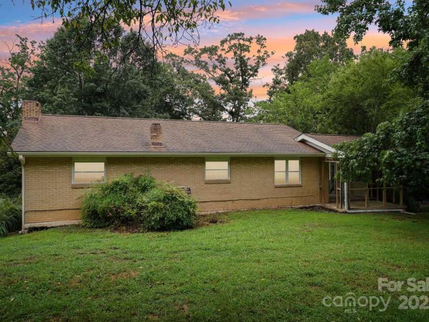 142 Byrd Lane, Hendersonville, NC 28792.  MLS# CAR4268898, YatesRealty ID 30629. 