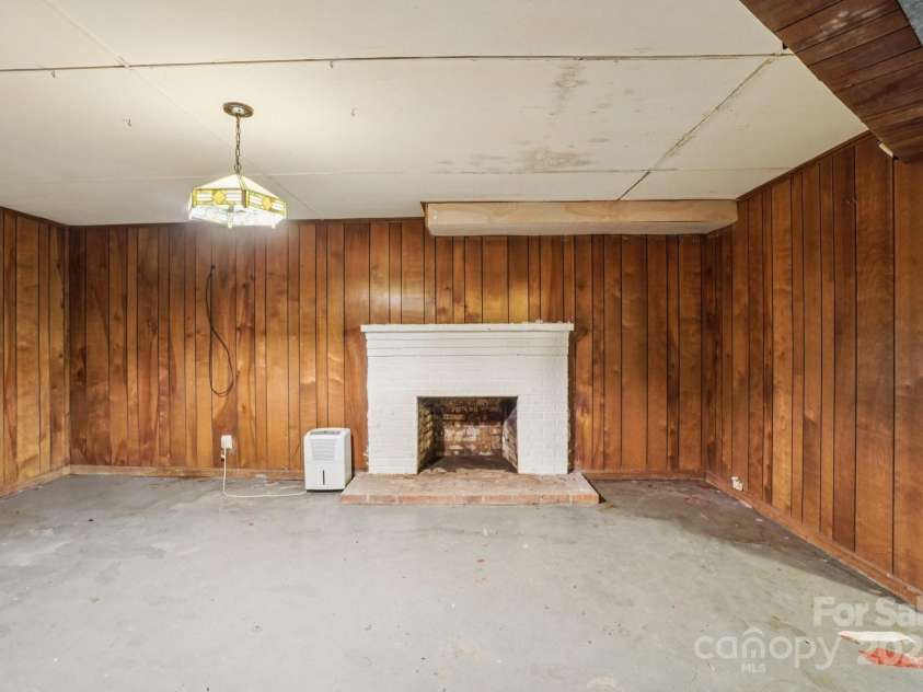 142 Byrd Lane, Hendersonville, NC 28792.  MLS# CAR4268898, YatesRealty ID 30629. 