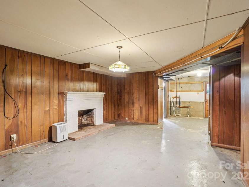 142 Byrd Lane, Hendersonville, NC 28792.  MLS# CAR4268898, YatesRealty ID 30629. 