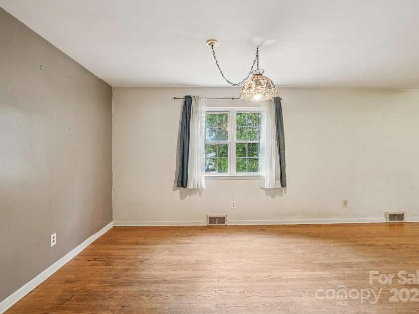 142 Byrd Lane, Hendersonville, NC 28792.  MLS# CAR4268898, YatesRealty ID 30629. 