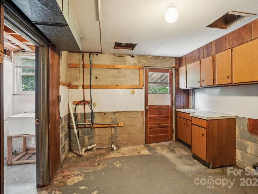 142 Byrd Lane, Hendersonville, NC 28792.  MLS# CAR4268898, YatesRealty ID 30629. 