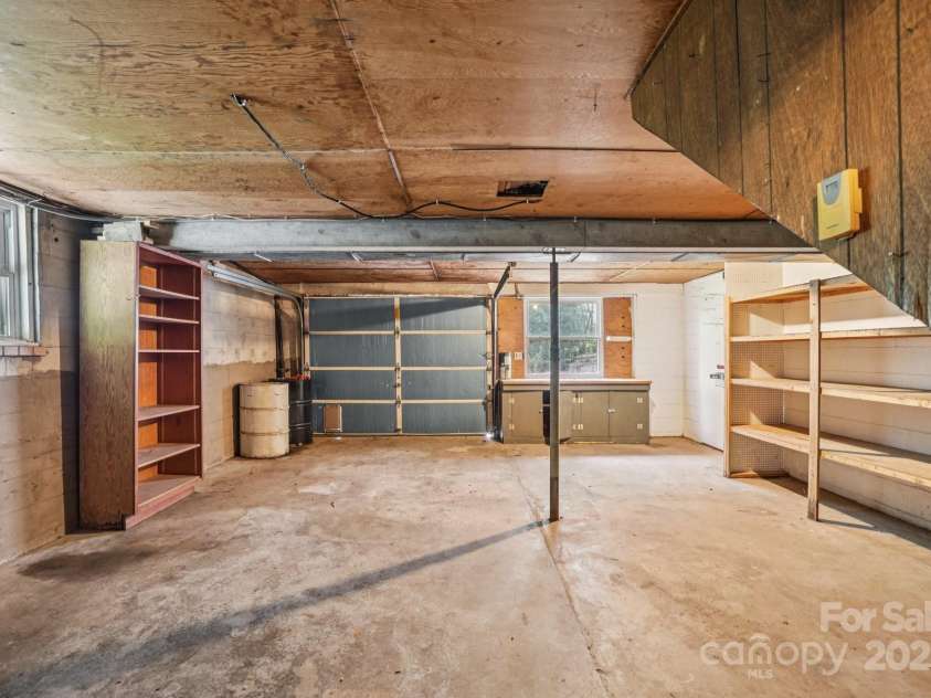 142 Byrd Lane, Hendersonville, NC 28792.  MLS# CAR4268898, YatesRealty ID 30629. 