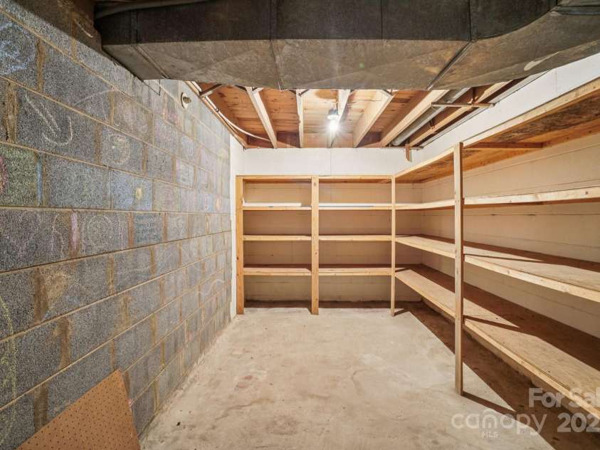 142 Byrd Lane, Hendersonville, NC 28792.  MLS# CAR4268898, YatesRealty ID 30629. 