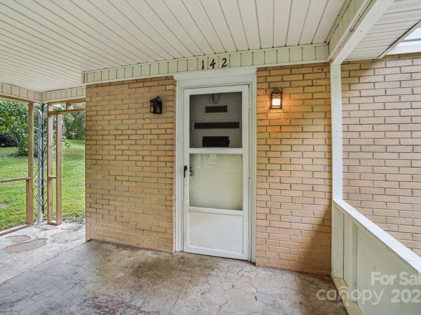 142 Byrd Lane, Hendersonville, NC 28792.  MLS# CAR4268898, YatesRealty ID 30629. 