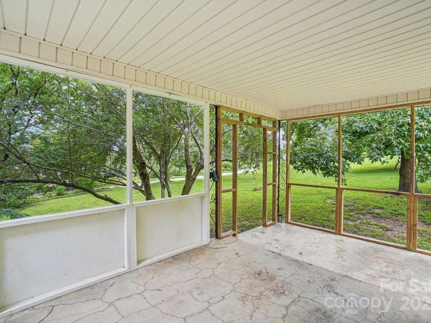 142 Byrd Lane, Hendersonville, NC 28792.  MLS# CAR4268898, YatesRealty ID 30629. 