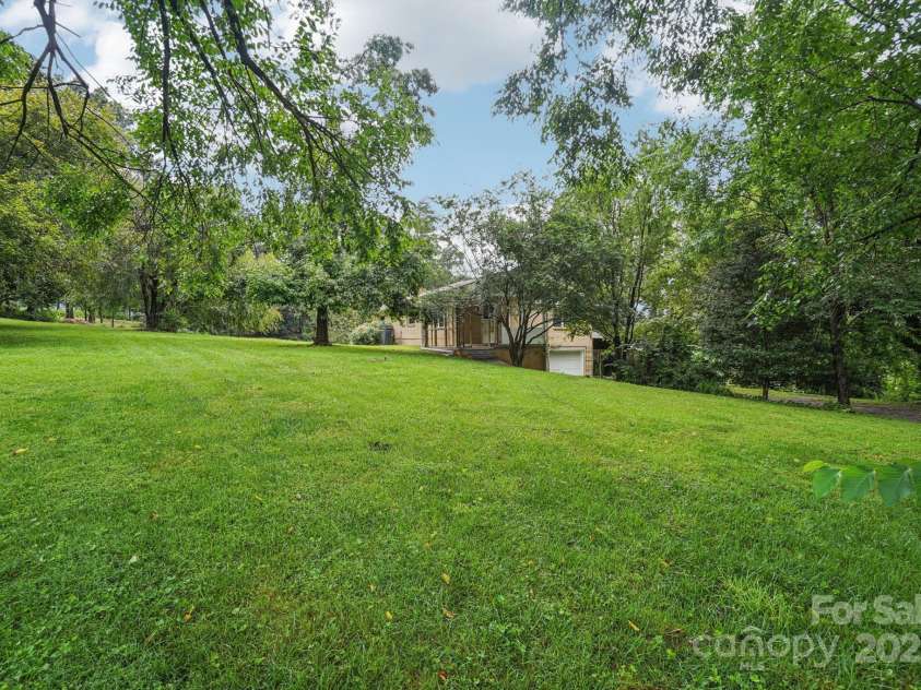 142 Byrd Lane, Hendersonville, NC 28792.  MLS# CAR4268898, YatesRealty ID 30629. 