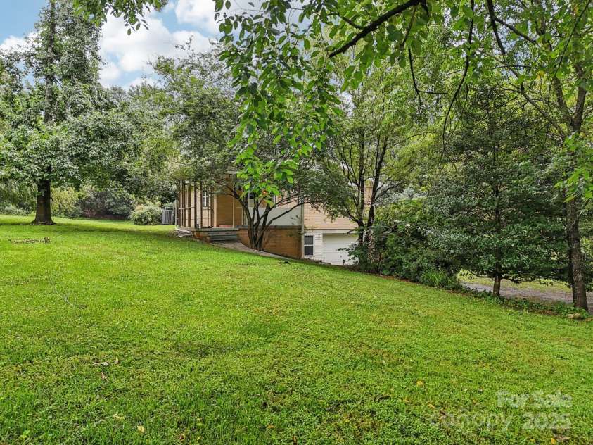 142 Byrd Lane, Hendersonville, NC 28792.  MLS# CAR4268898, YatesRealty ID 30629. 