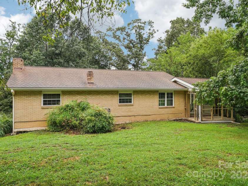 142 Byrd Lane, Hendersonville, NC 28792.  MLS# CAR4268898, YatesRealty ID 30629. 