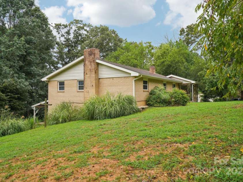 142 Byrd Lane, Hendersonville, NC 28792.  MLS# CAR4268898, YatesRealty ID 30629. 