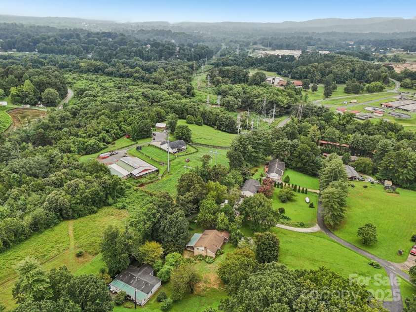 142 Byrd Lane, Hendersonville, NC 28792.  MLS# CAR4268898, YatesRealty ID 30629. 