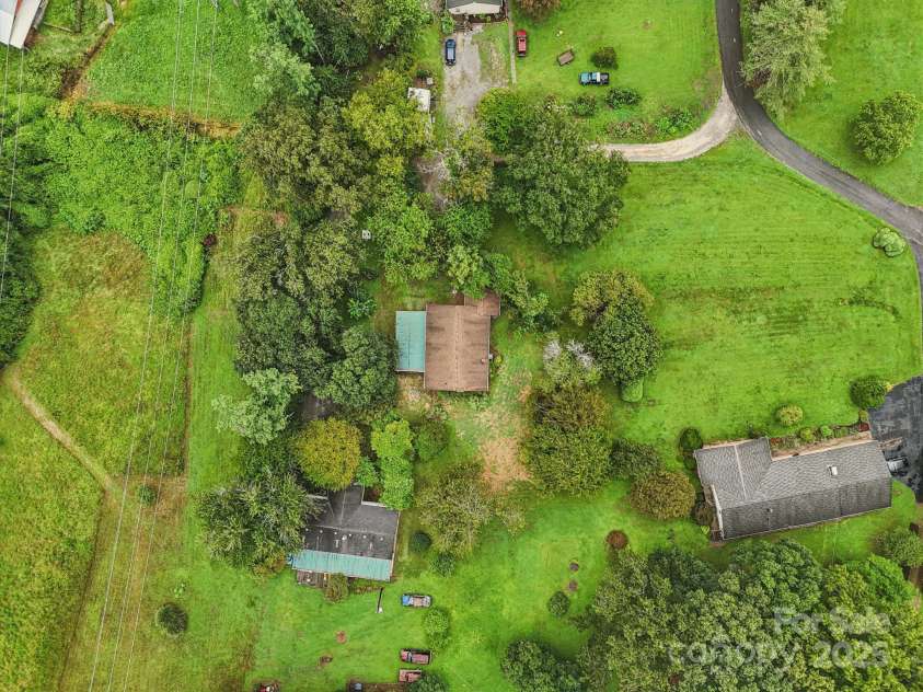 142 Byrd Lane, Hendersonville, NC 28792.  MLS# CAR4268898, YatesRealty ID 30629. 