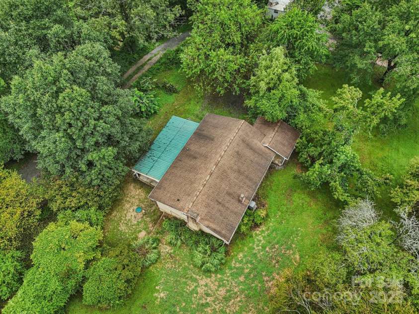 142 Byrd Lane, Hendersonville, NC 28792.  MLS# CAR4268898, YatesRealty ID 30629. 