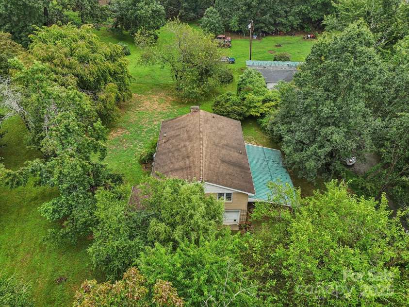 142 Byrd Lane, Hendersonville, NC 28792.  MLS# CAR4268898, YatesRealty ID 30629. 