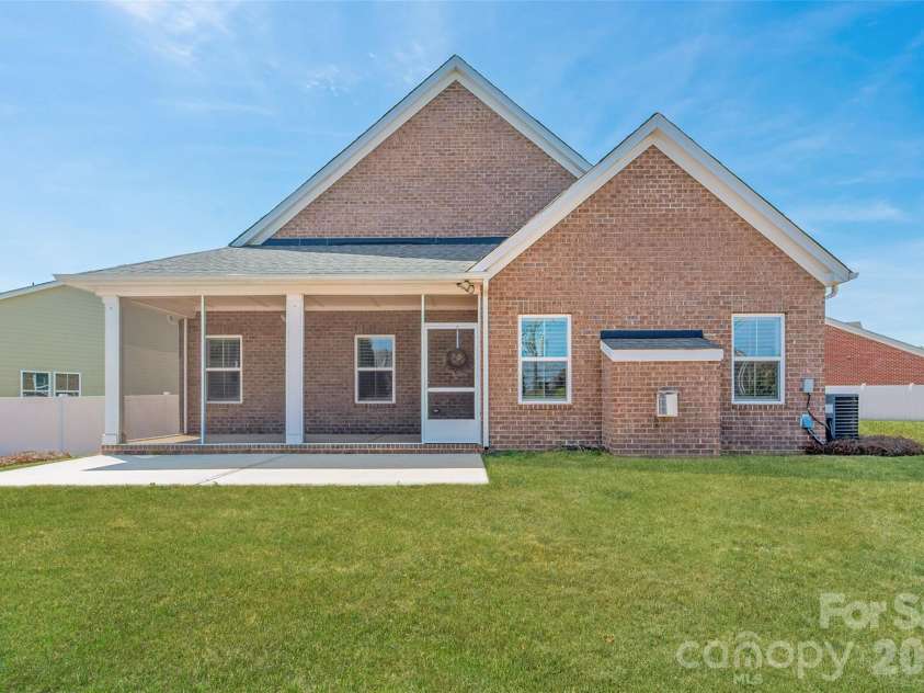 8400 Bretton Woods Drive, Charlotte, NC 28227.  MLS# CAR4364906, YatesRealty ID 30629. 