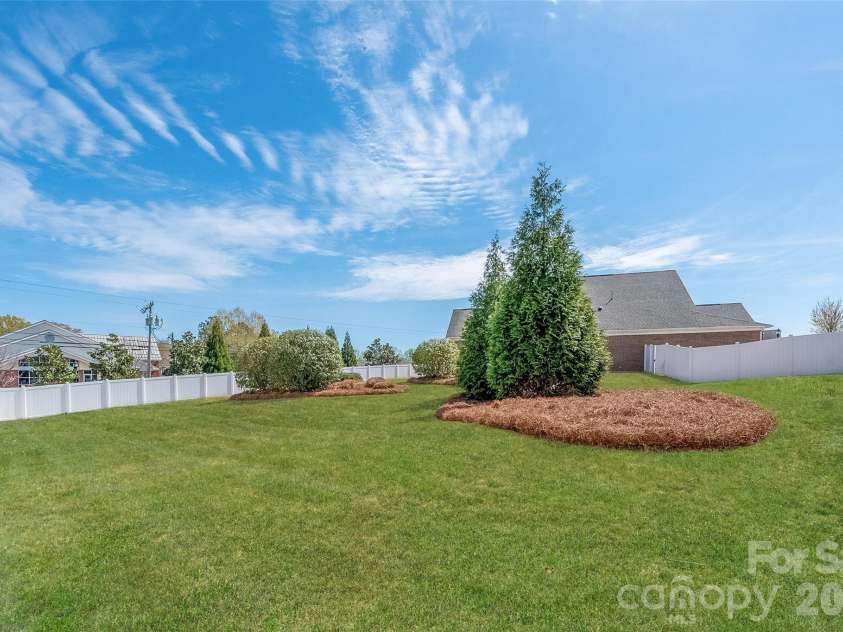 8400 Bretton Woods Drive, Charlotte, NC 28227.  MLS# CAR4364906, YatesRealty ID 30629. 