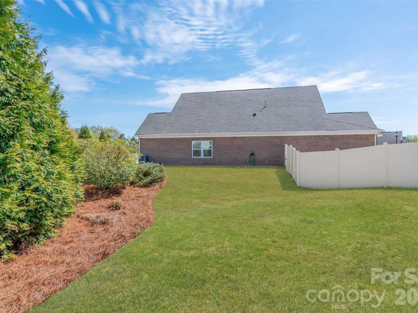 8400 Bretton Woods Drive, Charlotte, NC 28227.  MLS# CAR4364906, YatesRealty ID 30629. 
