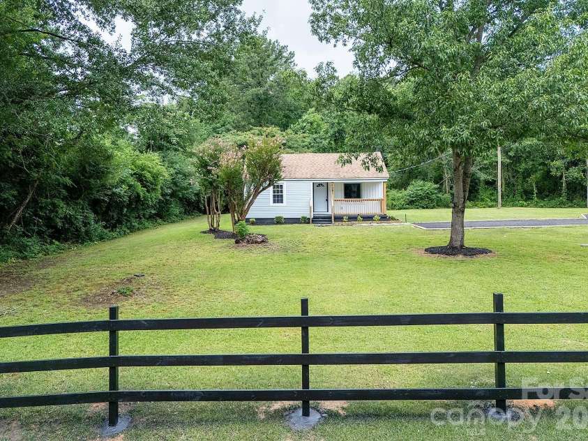 2091 & 2095 Catawba River Road, Fort Lawn, SC 29714.  MLS# CAR4283024, YatesRealty ID 3063. #2091