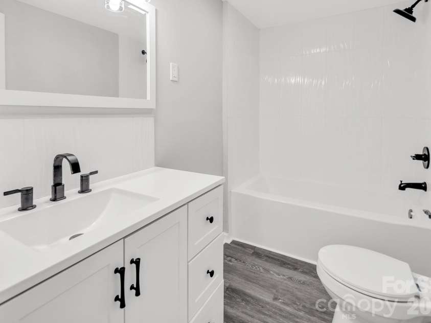 2091 & 2095 Catawba River Road, Fort Lawn, SC 29714.  MLS# CAR4283024, YatesRealty ID 3063. #2091 Bathroom