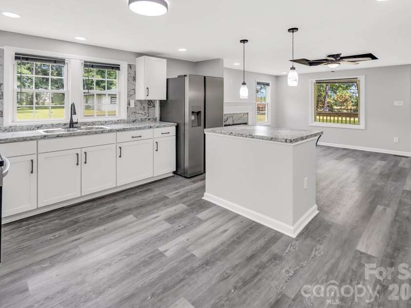 2091 & 2095 Catawba River Road, Fort Lawn, SC 29714.  MLS# CAR4283024, YatesRealty ID 3063. #2091 Kitchen