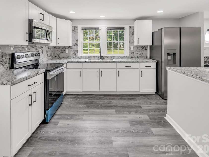 2091 & 2095 Catawba River Road, Fort Lawn, SC 29714.  MLS# CAR4283024, YatesRealty ID 3063. #2091 Kitchen