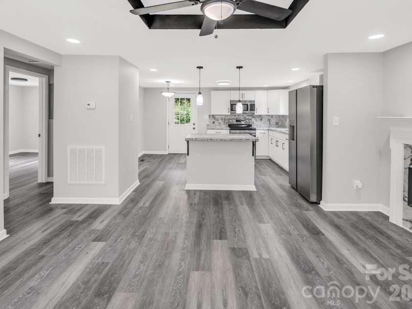 2091 & 2095 Catawba River Road, Fort Lawn, SC 29714.  MLS# CAR4283024, YatesRealty ID 3063. #2091 Kitchen