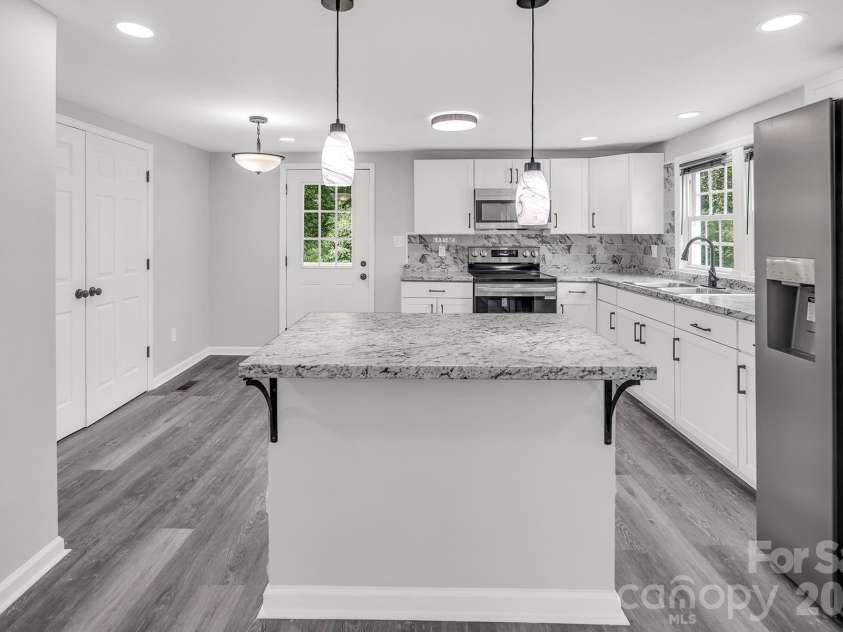 2091 & 2095 Catawba River Road, Fort Lawn, SC 29714.  MLS# CAR4283024, YatesRealty ID 3063. #2091 Kitchen