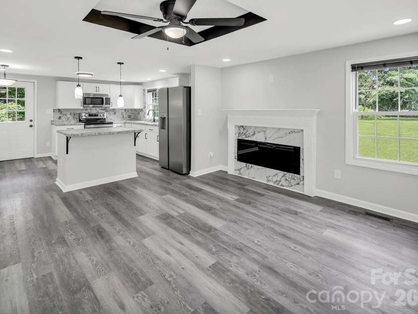 2091 & 2095 Catawba River Road, Fort Lawn, SC 29714.  MLS# CAR4283024, YatesRealty ID 3063. #2091 Living Room